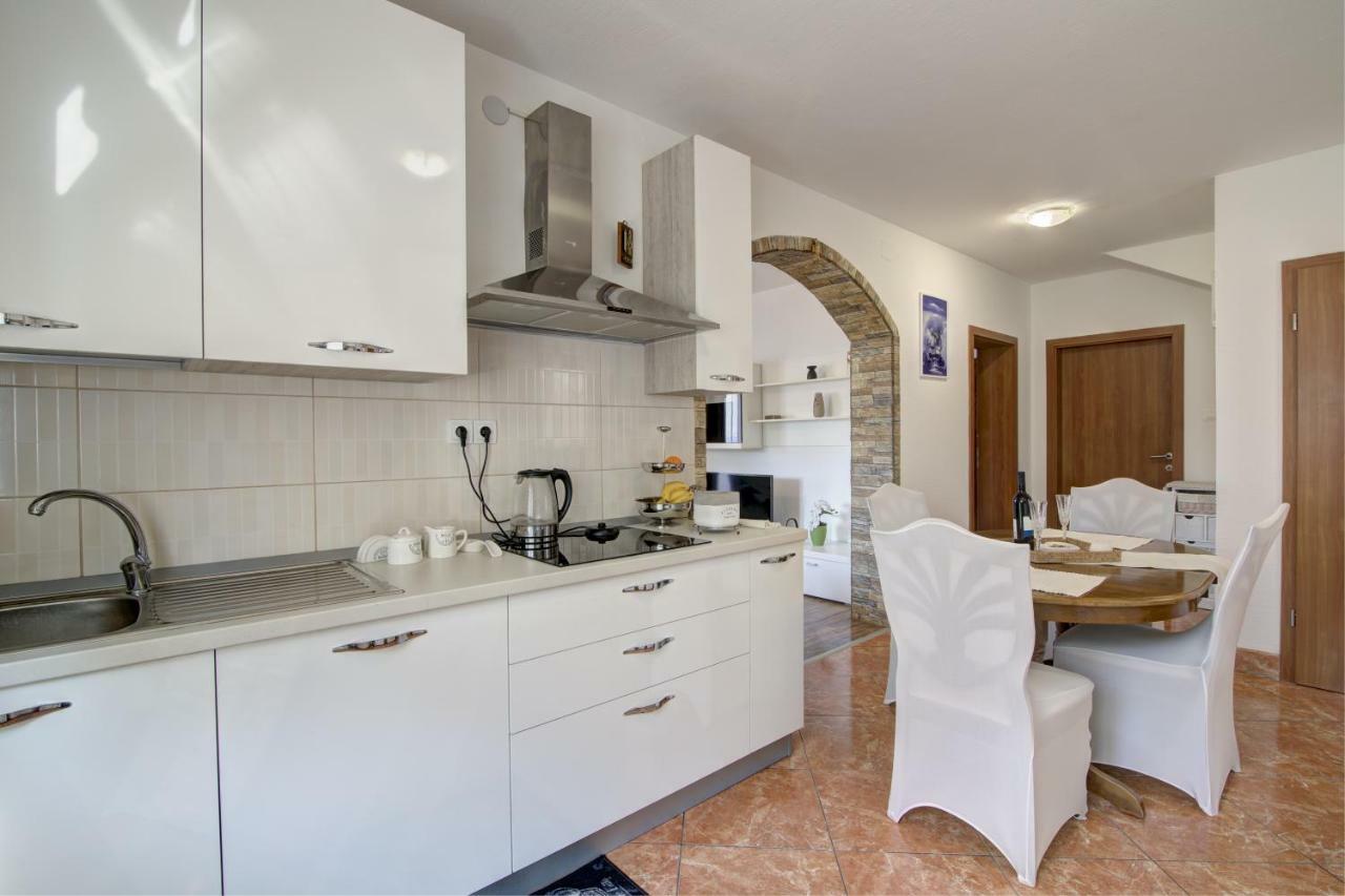 Apartment Senia Сен Екстериор снимка